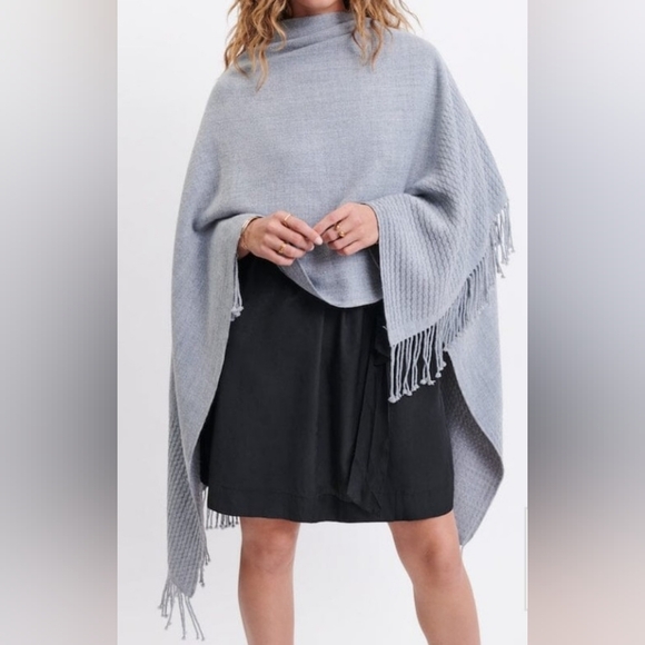 Mer-Sea NWT Fog Gray Travel Wrap With Matching Bag. - Picture 12 of 16